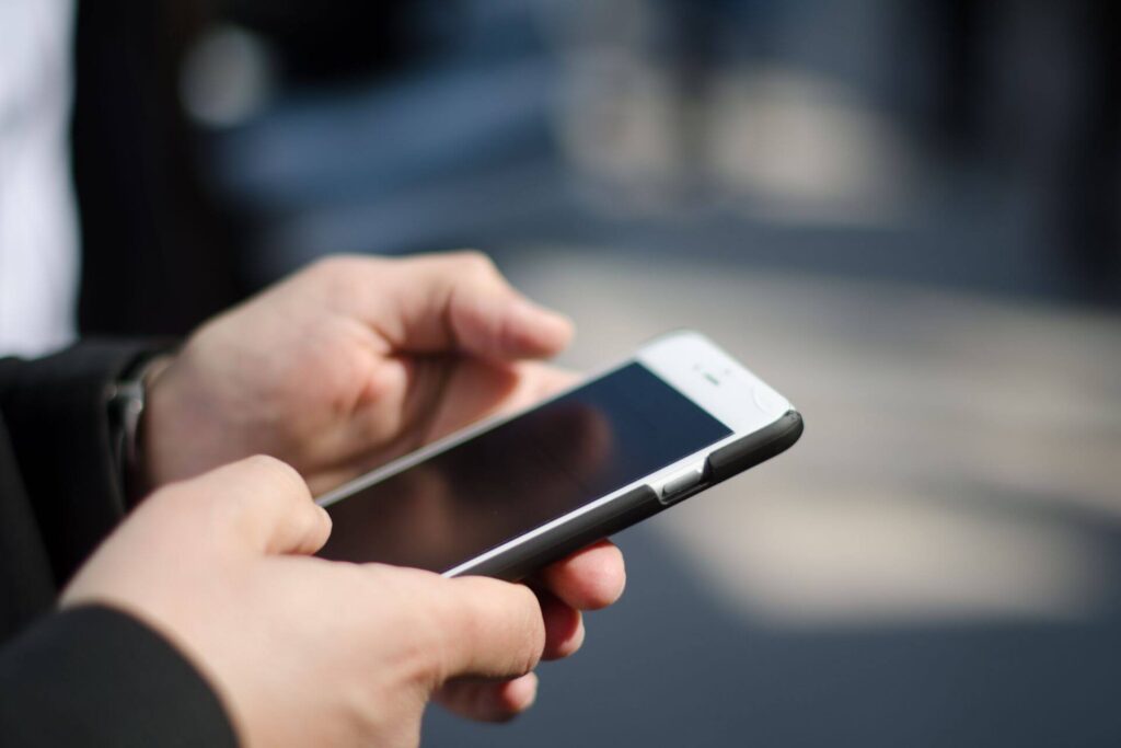 Mobile Phone Growth, Facts and Trends - PatientTrak